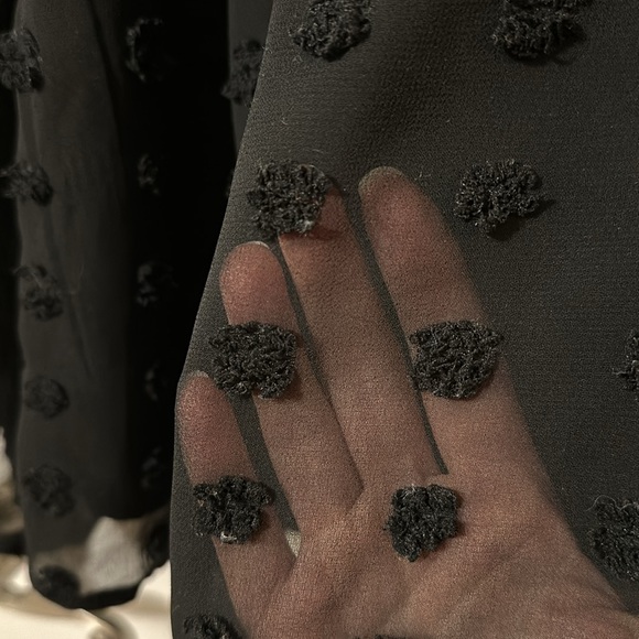 Black off/ on shoulder blouse. Lined . - Picture 4 of 4